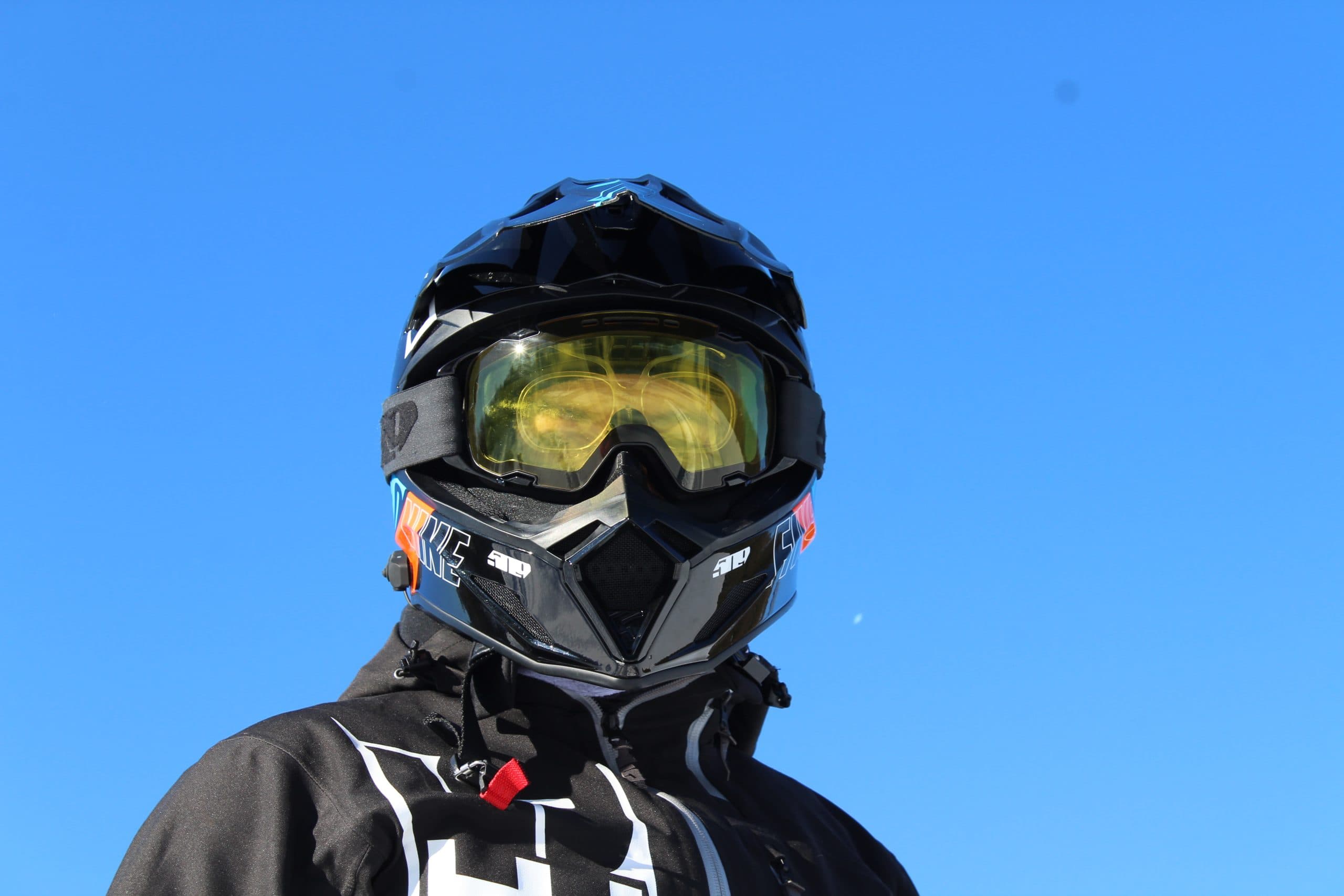 YouZee glasses test – The end of contact lenses in winter?
