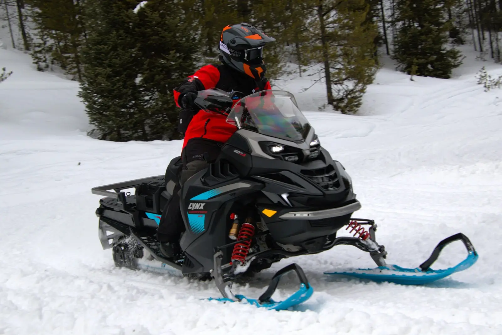 2026 Lynx Commander RE: A Crossover Snowmobile Built to Tackle Every Challenge!