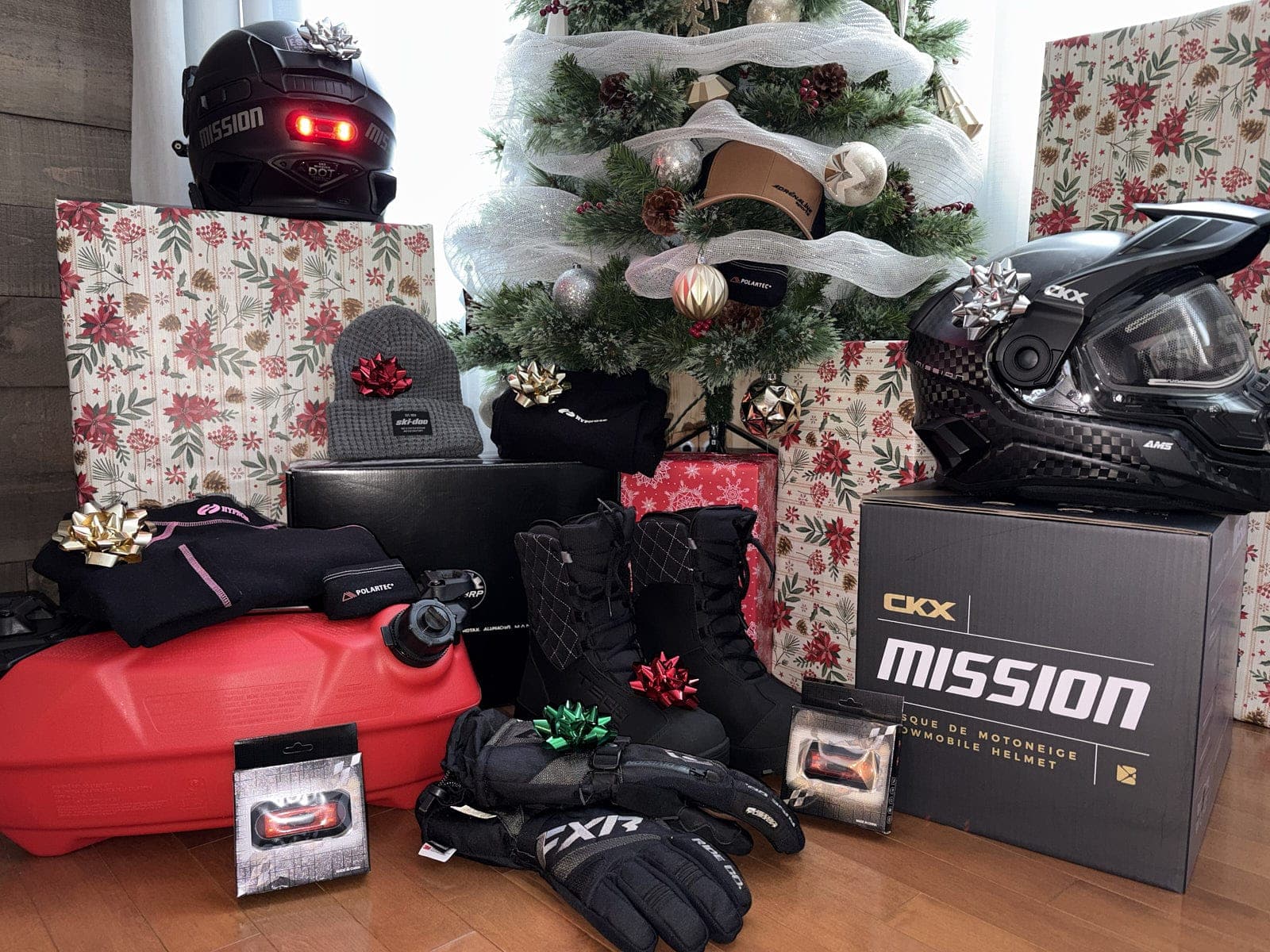 Holiday Gift Ideas for Snowmobile Enthusiasts: Accessories, Gadgets, and Experiences